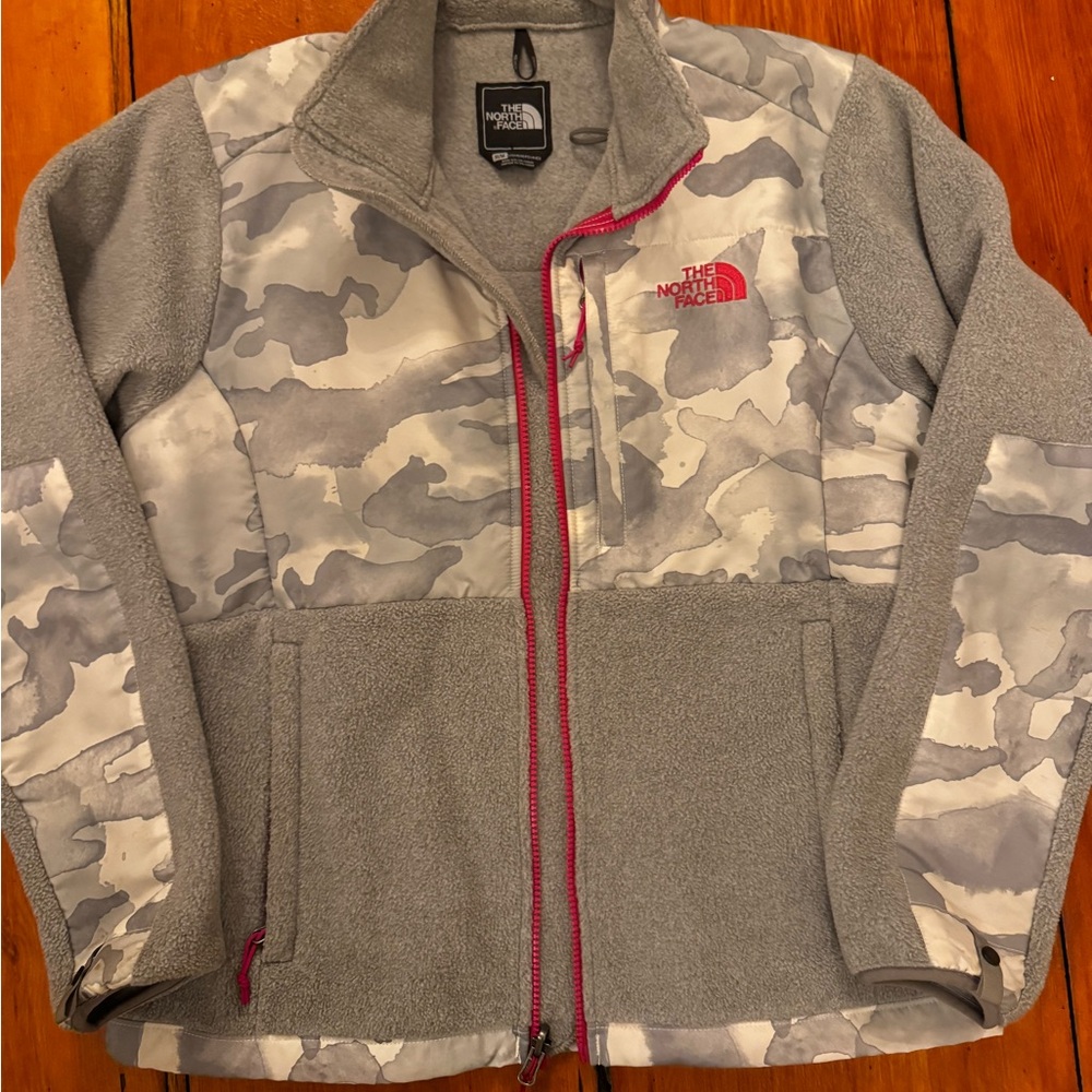Northface jacket women’s size large gray and white Excellent condition